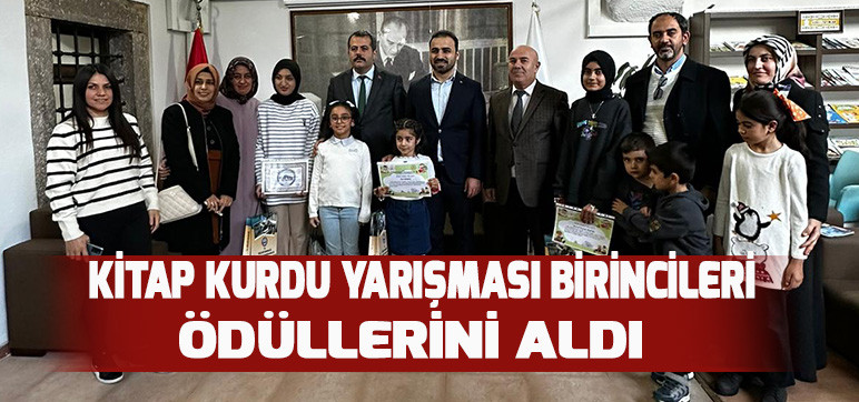 KİTAP KURDU YARIŞMASI BİRİNCİLERİ ÖDÜLLERİNİ ALDI