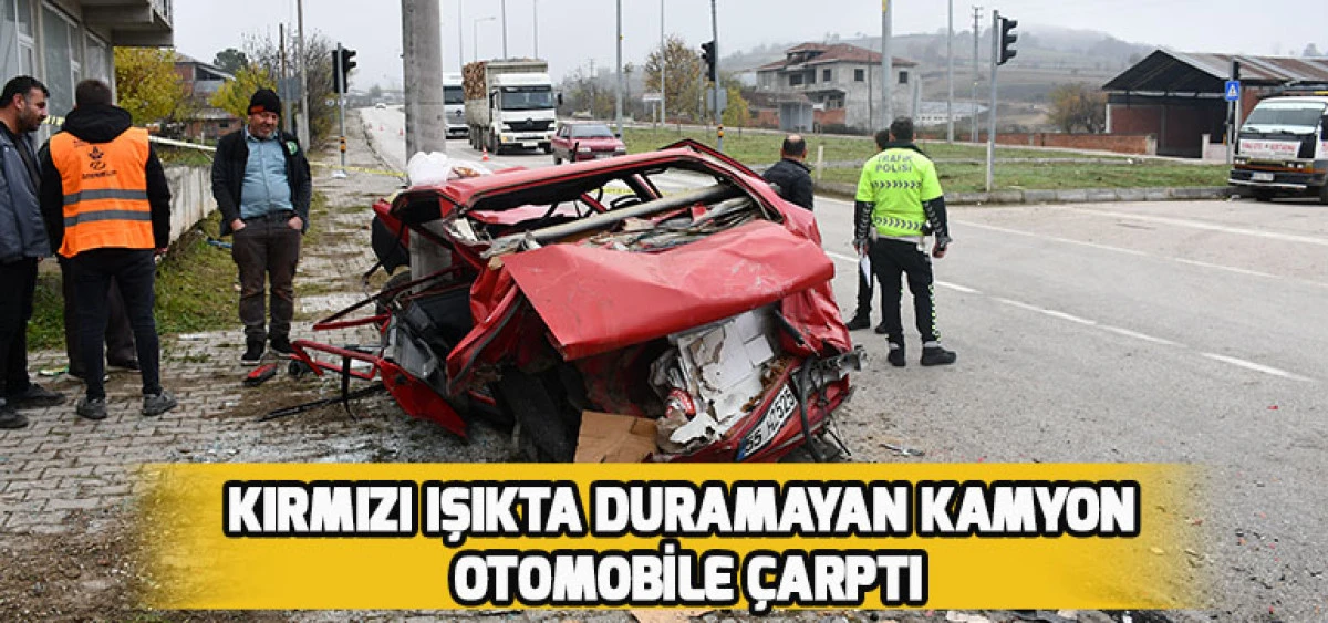Kırmızı Işıkta Duramayan Kamyon Otomobile Çarptı